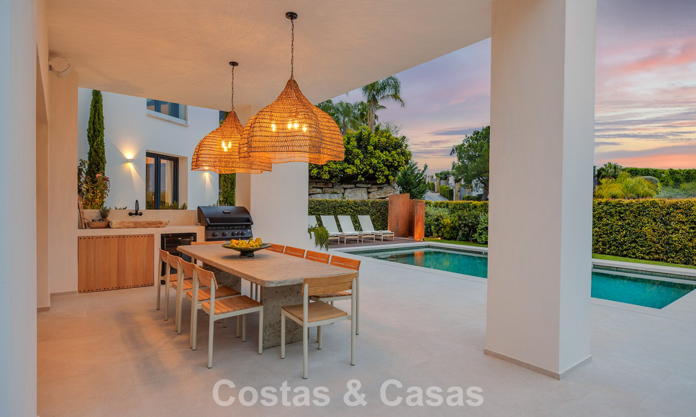 Villa de lujo, lista para entrar a vivir, de estilo contemporáneo mediterráneo en venta en una zona de golf de Marbella - Benahavís 798738