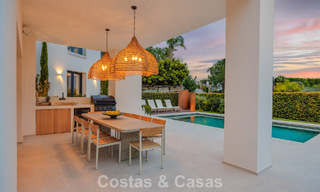 Villa de lujo, lista para entrar a vivir, de estilo contemporáneo mediterráneo en venta en una zona de golf de Marbella - Benahavís 798738 