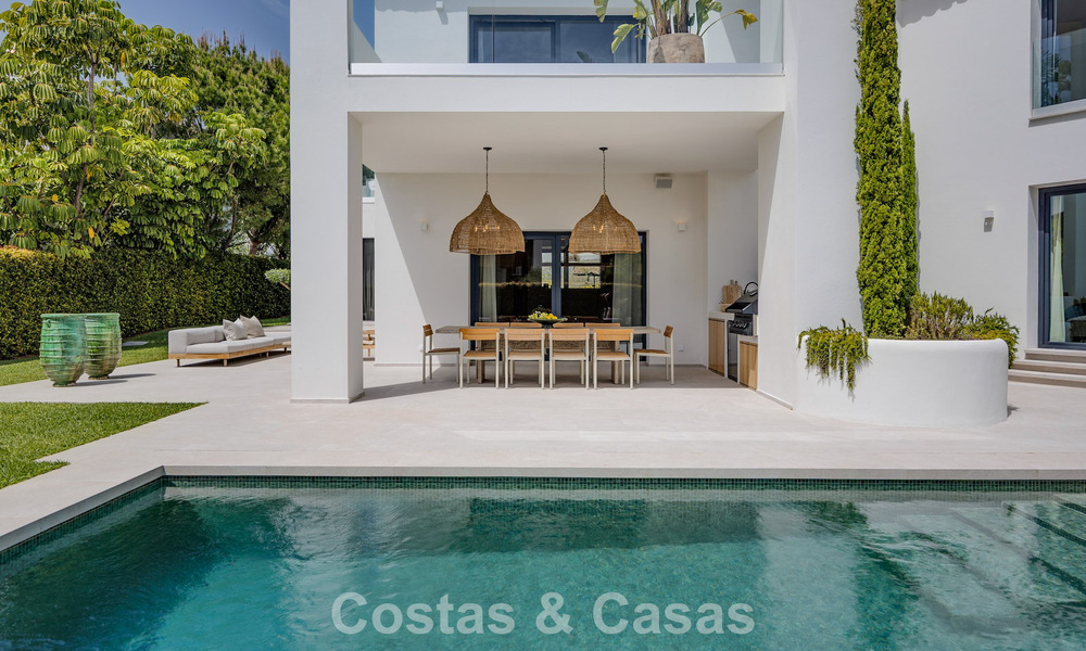 Villa de lujo, lista para entrar a vivir, de estilo contemporáneo mediterráneo en venta en una zona de golf de Marbella - Benahavís 798749