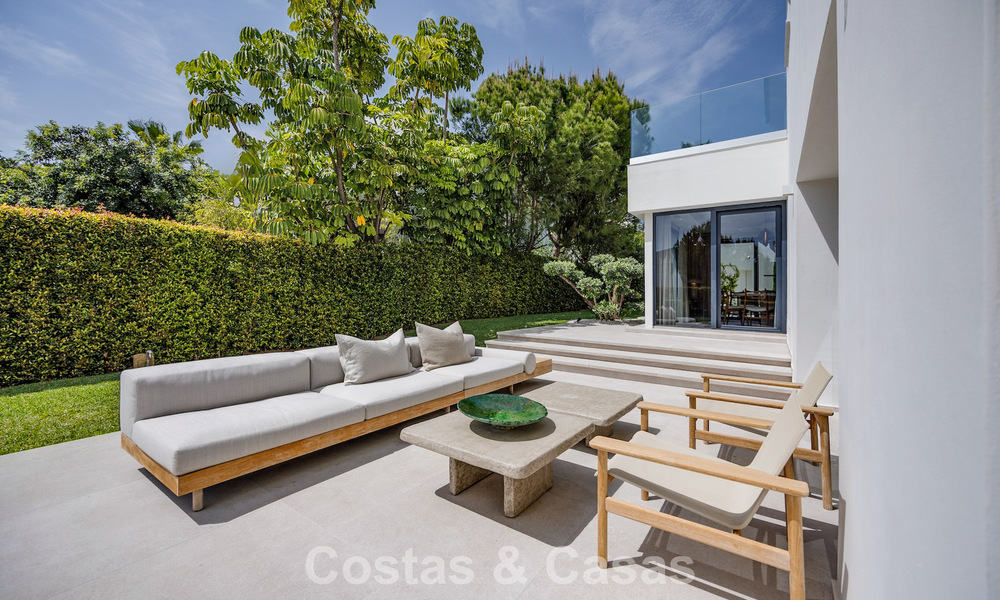 Villa de lujo, lista para entrar a vivir, de estilo contemporáneo mediterráneo en venta en una zona de golf de Marbella - Benahavís 798750
