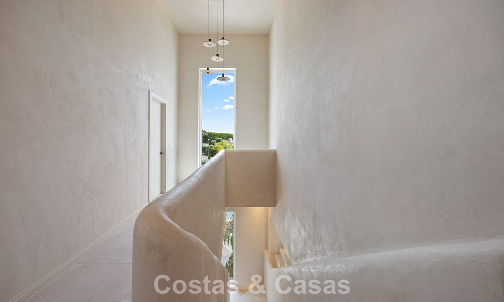 Villa de lujo, lista para entrar a vivir, de estilo contemporáneo mediterráneo en venta en una zona de golf de Marbella - Benahavís 798754