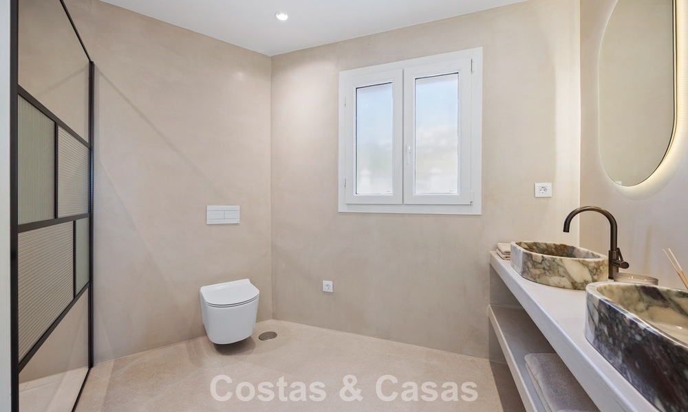 Villa de lujo, lista para entrar a vivir, de estilo contemporáneo mediterráneo en venta en una zona de golf de Marbella - Benahavís 798756