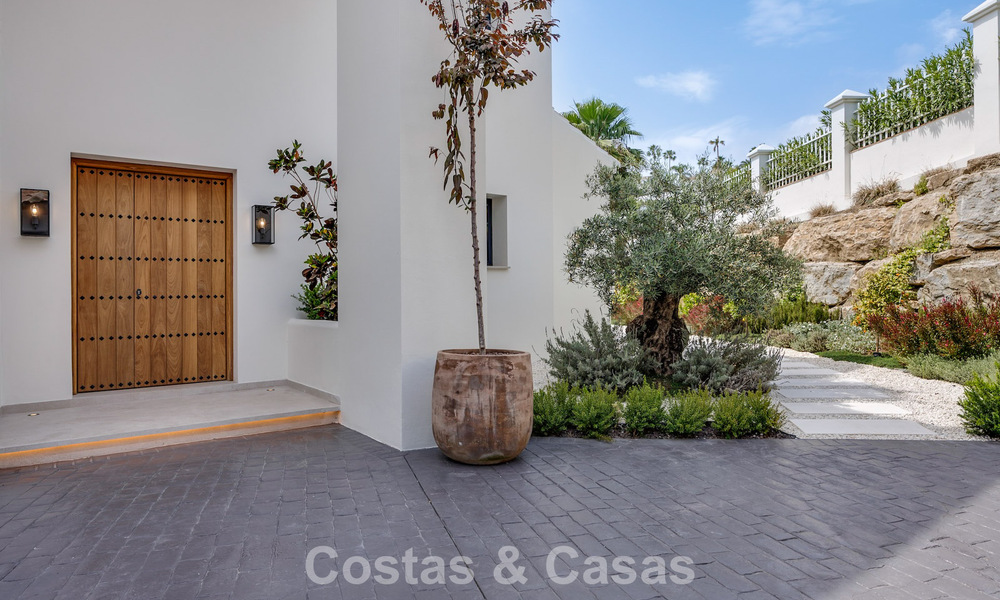 Villa de lujo, lista para entrar a vivir, de estilo contemporáneo mediterráneo en venta en una zona de golf de Marbella - Benahavís 798758