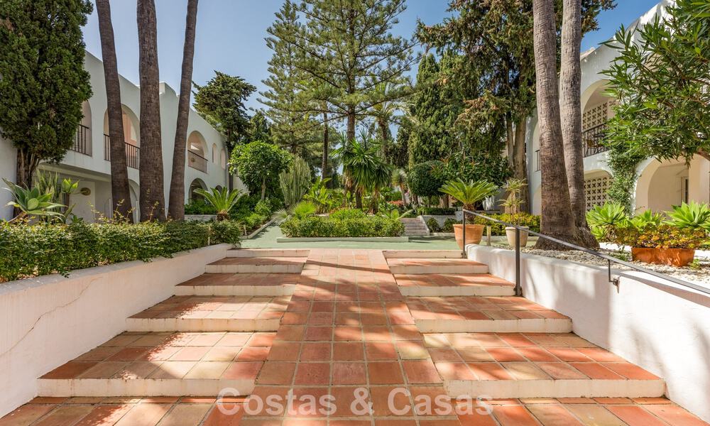 Elegante apartamento modernizado en venta, primera línea de Aloha Golf en Nueva Andalucía, Marbella 798766