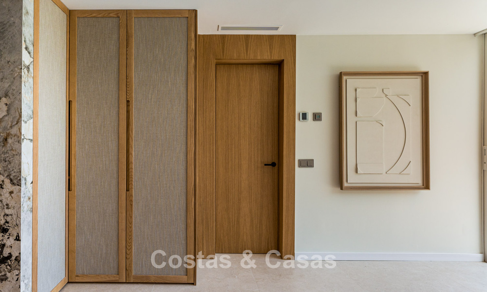 Elegante apartamento modernizado en venta, primera línea de Aloha Golf en Nueva Andalucía, Marbella 798767