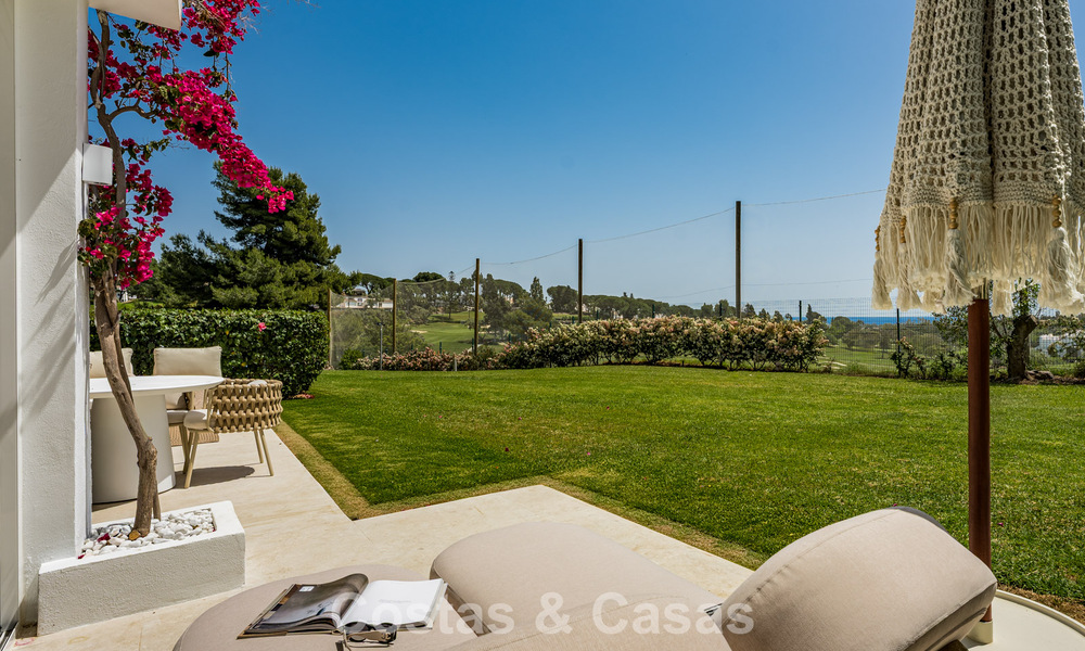 Elegante apartamento modernizado en venta, primera línea de Aloha Golf en Nueva Andalucía, Marbella 798773