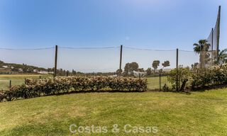 Elegante apartamento modernizado en venta, primera línea de Aloha Golf en Nueva Andalucía, Marbella 798776 