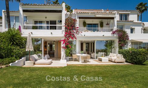 Elegante apartamento modernizado en venta, primera línea de Aloha Golf en Nueva Andalucía, Marbella 798778