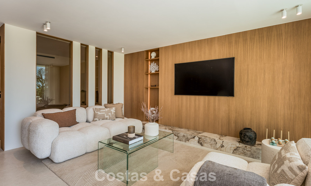 Elegante apartamento modernizado en venta, primera línea de Aloha Golf en Nueva Andalucía, Marbella 798781
