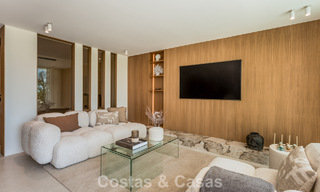 Elegante apartamento modernizado en venta, primera línea de Aloha Golf en Nueva Andalucía, Marbella 798781 
