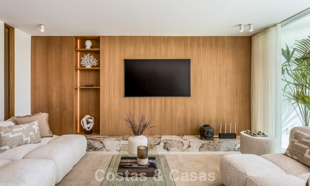 Elegante apartamento modernizado en venta, primera línea de Aloha Golf en Nueva Andalucía, Marbella 798782