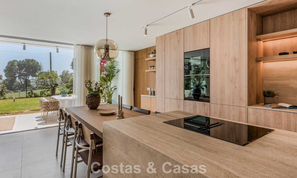 Elegante apartamento modernizado en venta, primera línea de Aloha Golf en Nueva Andalucía, Marbella 798786