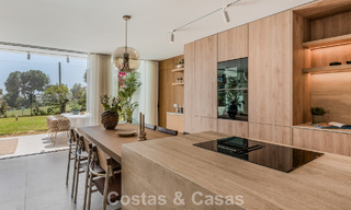 Elegante apartamento modernizado en venta, primera línea de Aloha Golf en Nueva Andalucía, Marbella 798786 