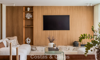 Elegante apartamento modernizado en venta, primera línea de Aloha Golf en Nueva Andalucía, Marbella 798788 