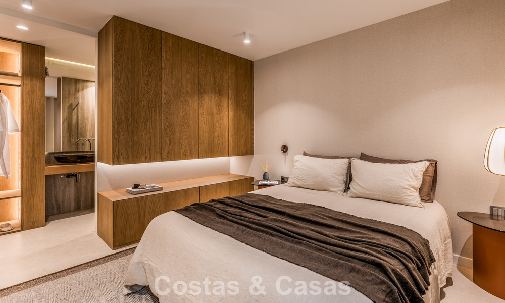 Elegante apartamento modernizado en venta, primera línea de Aloha Golf en Nueva Andalucía, Marbella 798790