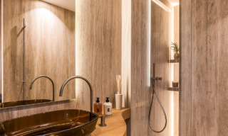 Elegante apartamento modernizado en venta, primera línea de Aloha Golf en Nueva Andalucía, Marbella 798791 