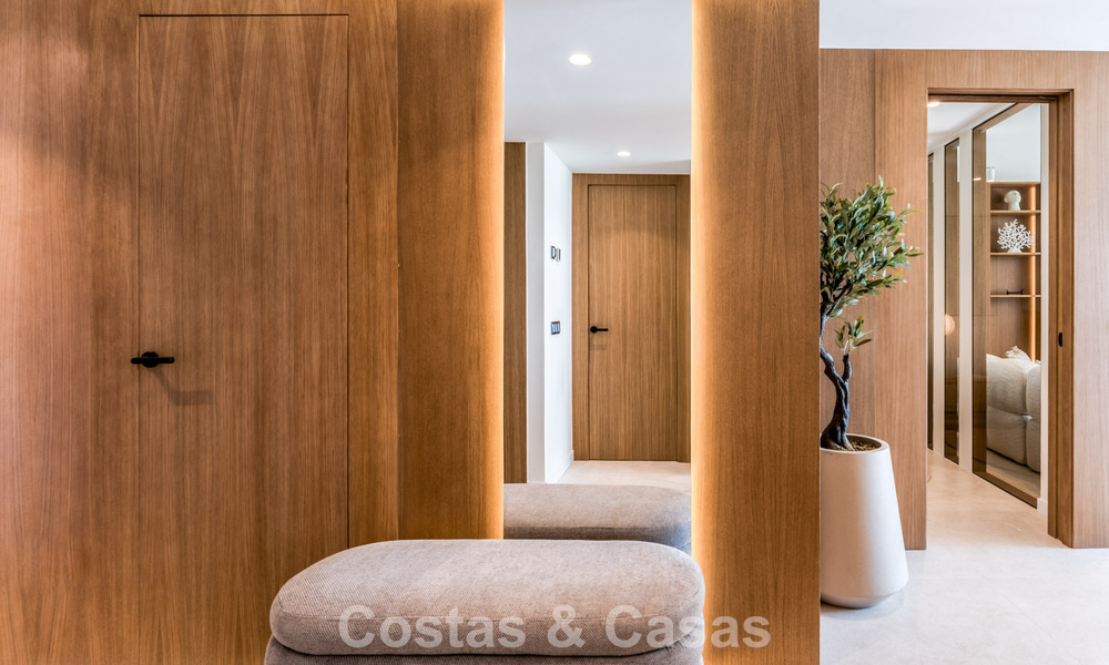 Elegante apartamento modernizado en venta, primera línea de Aloha Golf en Nueva Andalucía, Marbella 798793