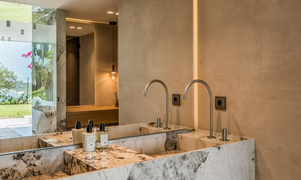 Elegante apartamento modernizado en venta, primera línea de Aloha Golf en Nueva Andalucía, Marbella 798798