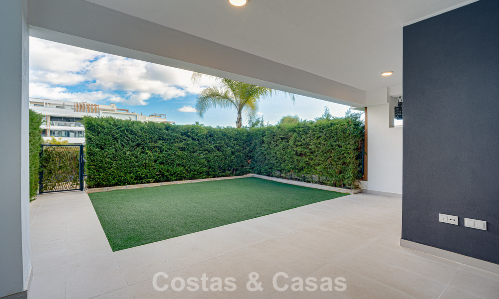 Apartamento moderno con jardín en venta en la New Golden Mile entre Marbella y Estepona 798805