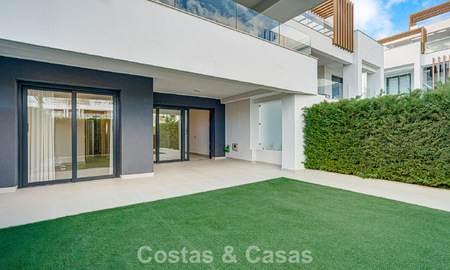 Apartamento moderno con jardín en venta en la New Golden Mile entre Marbella y Estepona 798806