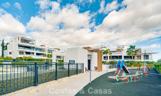 Apartamento moderno con jardín en venta en la New Golden Mile entre Marbella y Estepona 798808 