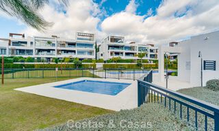 Apartamento moderno con jardín en venta en la New Golden Mile entre Marbella y Estepona 798810 