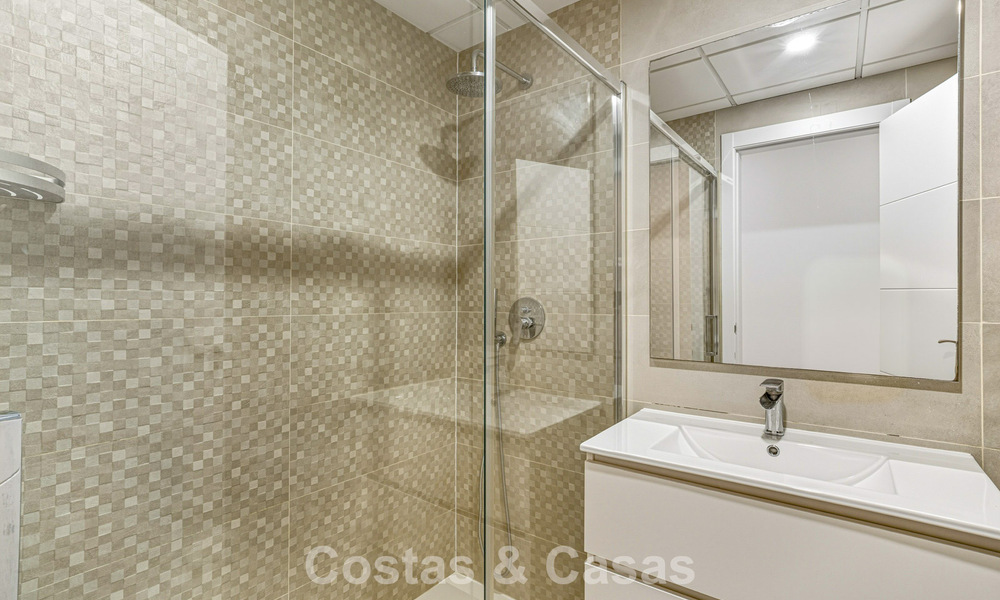 Apartamento moderno con jardín en venta en la New Golden Mile entre Marbella y Estepona 798814