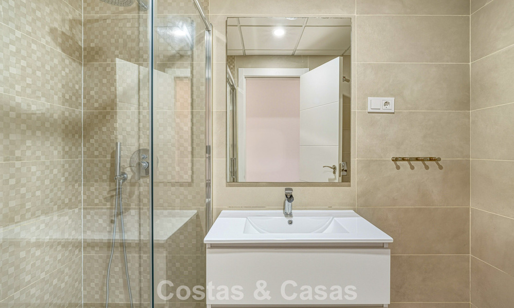 Apartamento moderno con jardín en venta en la New Golden Mile entre Marbella y Estepona 798815