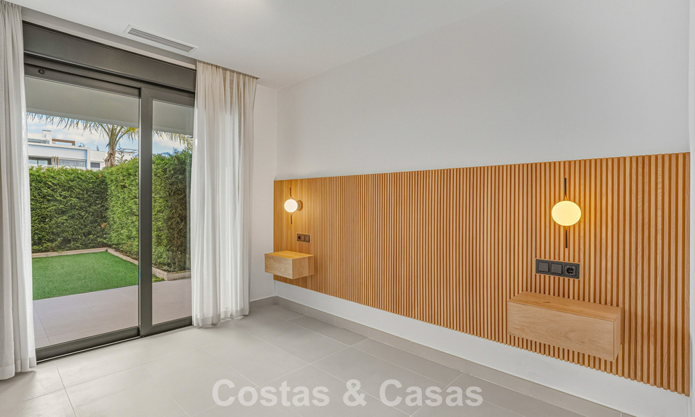 Apartamento moderno con jardín en venta en la New Golden Mile entre Marbella y Estepona 798819