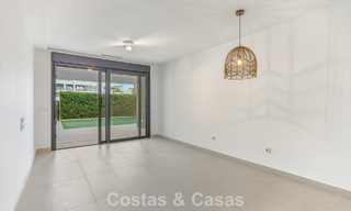 Apartamento moderno con jardín en venta en la New Golden Mile entre Marbella y Estepona 798824 