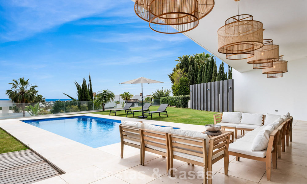 Villa contemporánea con vistas panorámicas al mar en venta en una prestigiosa zona de golf en Marbella - Benahavís 798839