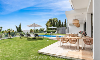 Villa contemporánea con vistas panorámicas al mar en venta en una prestigiosa zona de golf en Marbella - Benahavís 798841 