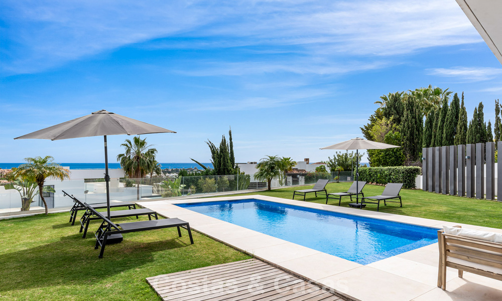 Villa contemporánea con vistas panorámicas al mar en venta en una prestigiosa zona de golf en Marbella - Benahavís 798846