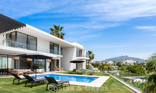 Villa contemporánea con vistas panorámicas al mar en venta en una prestigiosa zona de golf en Marbella - Benahavís 798847 