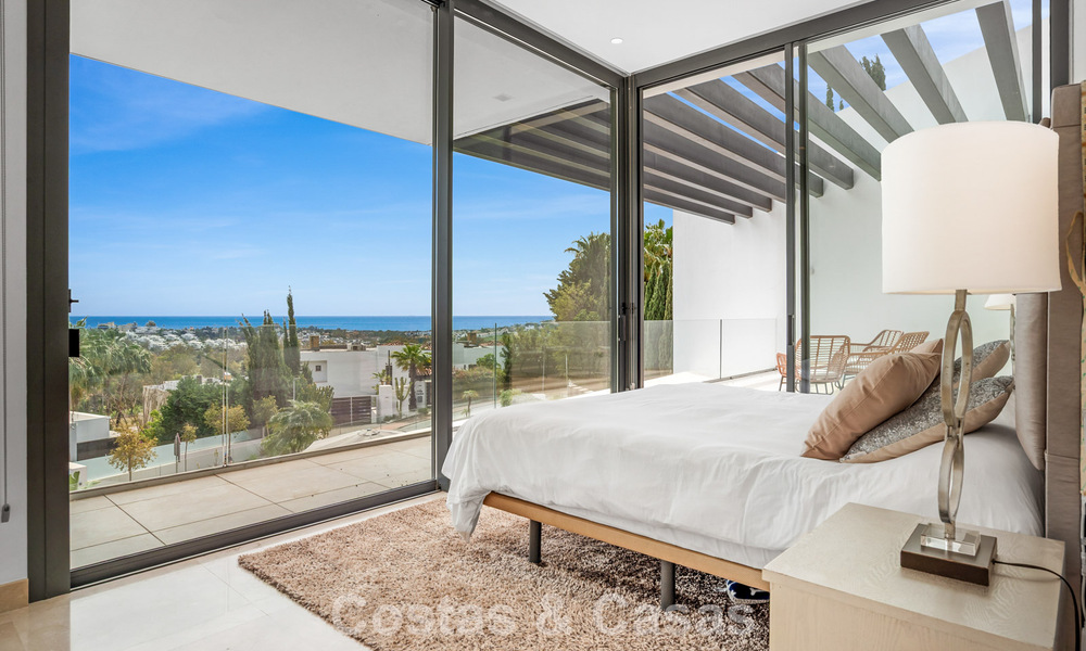 Villa contemporánea con vistas panorámicas al mar en venta en una prestigiosa zona de golf en Marbella - Benahavís 798848