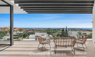 Villa contemporánea con vistas panorámicas al mar en venta en una prestigiosa zona de golf en Marbella - Benahavís 798851 