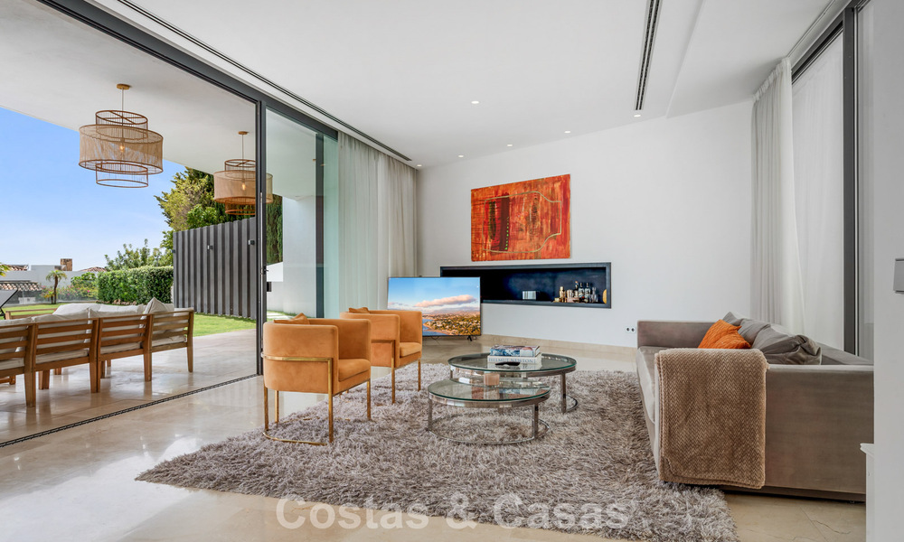Villa contemporánea con vistas panorámicas al mar en venta en una prestigiosa zona de golf en Marbella - Benahavís 798861