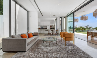 Villa contemporánea con vistas panorámicas al mar en venta en una prestigiosa zona de golf en Marbella - Benahavís 798862 