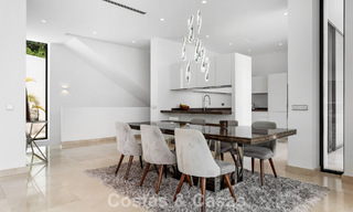 Villa contemporánea con vistas panorámicas al mar en venta en una prestigiosa zona de golf en Marbella - Benahavís 798863 