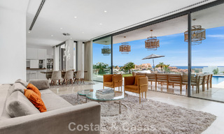 Villa contemporánea con vistas panorámicas al mar en venta en una prestigiosa zona de golf en Marbella - Benahavís 798865 