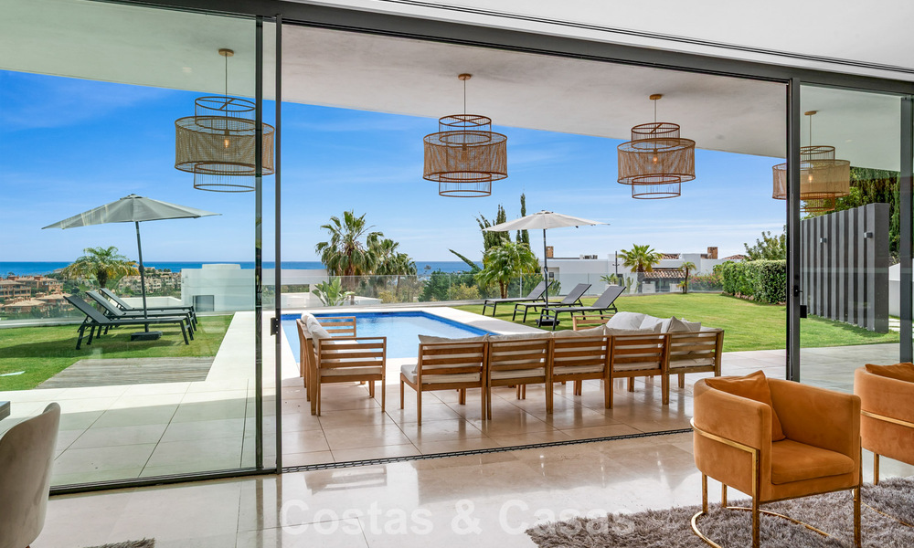 Villa contemporánea con vistas panorámicas al mar en venta en una prestigiosa zona de golf en Marbella - Benahavís 798866