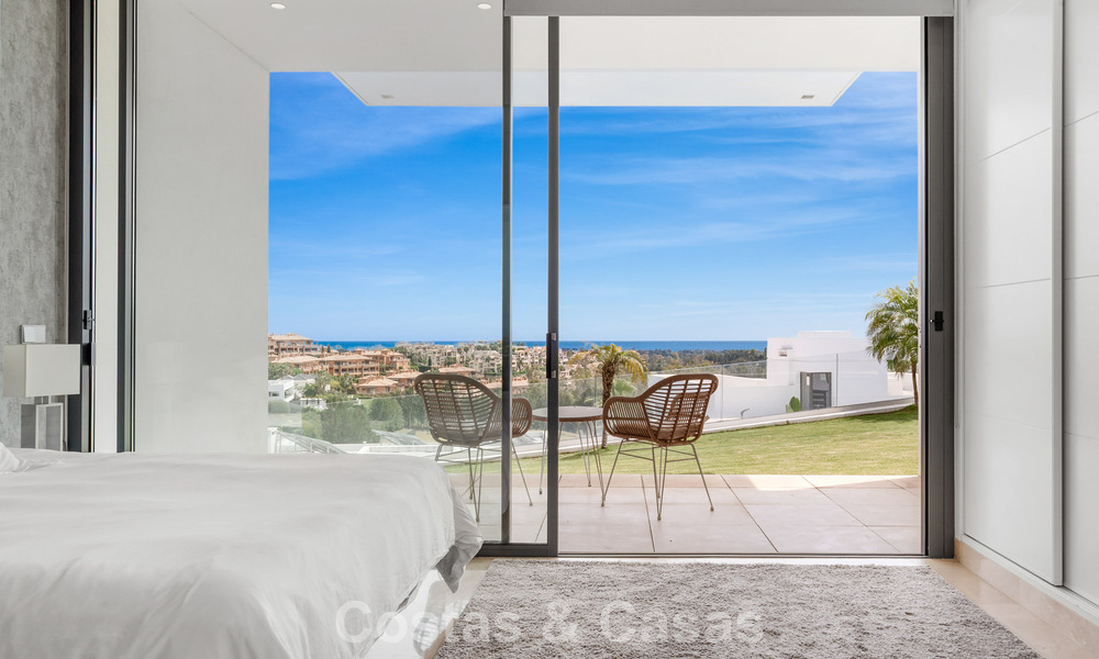 Villa contemporánea con vistas panorámicas al mar en venta en una prestigiosa zona de golf en Marbella - Benahavís 798871