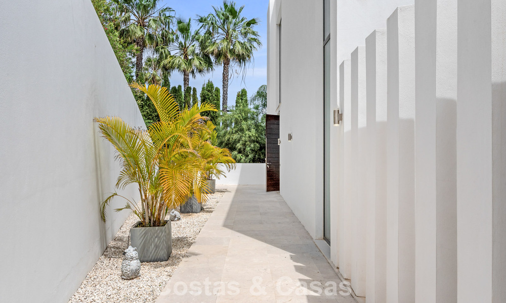 Villa contemporánea con vistas panorámicas al mar en venta en una prestigiosa zona de golf en Marbella - Benahavís 798873