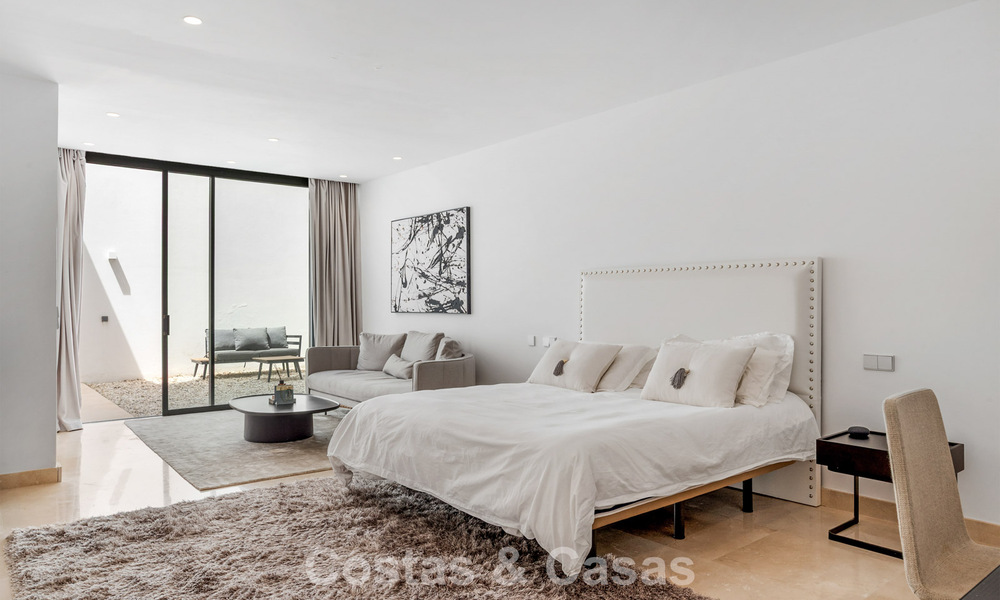 Villa contemporánea con vistas panorámicas al mar en venta en una prestigiosa zona de golf en Marbella - Benahavís 798874