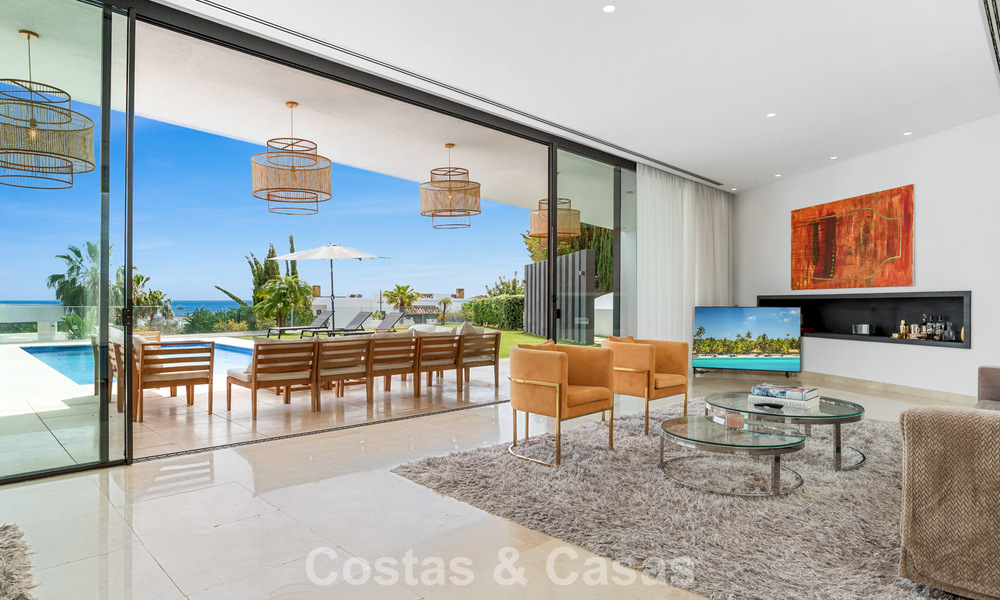 Villa contemporánea con vistas panorámicas al mar en venta en una prestigiosa zona de golf en Marbella - Benahavís 798881