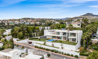 Villa contemporánea con vistas panorámicas al mar en venta en una prestigiosa zona de golf en Marbella - Benahavís 798884 
