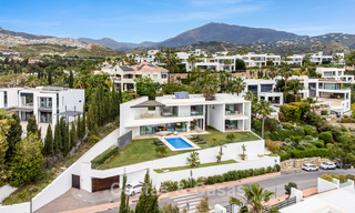 Villa contemporánea con vistas panorámicas al mar en venta en una prestigiosa zona de golf en Marbella - Benahavís 798885 