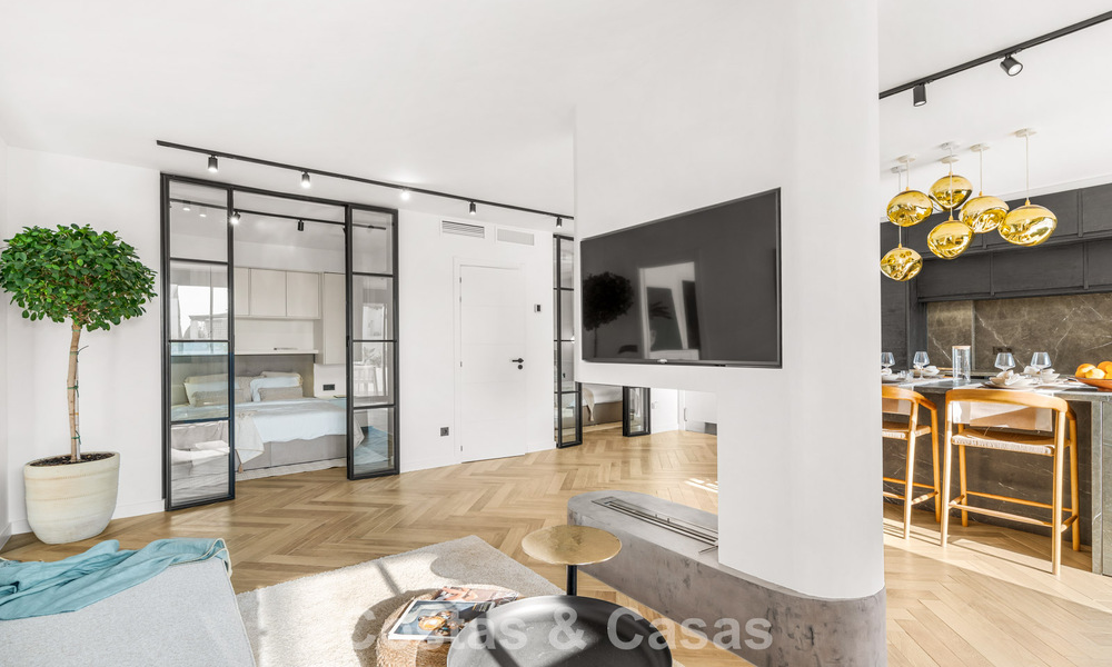 Apartamento contemporáneo y renovado listo para entrar a vivir en venta en Nueva Andalucía, Marbella 798890