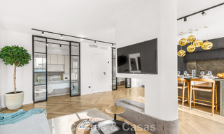 Apartamento contemporáneo y renovado listo para entrar a vivir en venta en Nueva Andalucía, Marbella 798890 