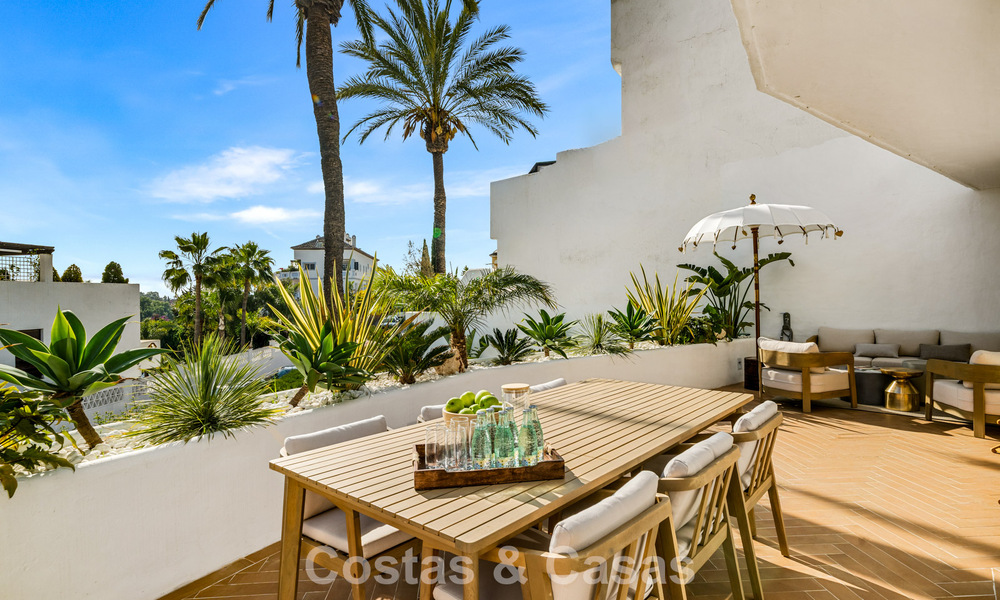 Apartamento contemporáneo y renovado listo para entrar a vivir en venta en Nueva Andalucía, Marbella 798891